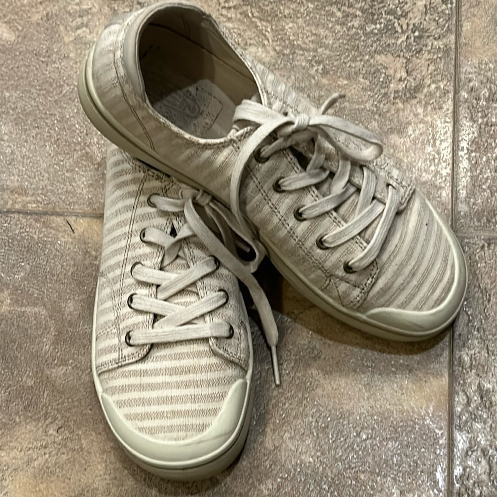 NWOT Keen sneakers